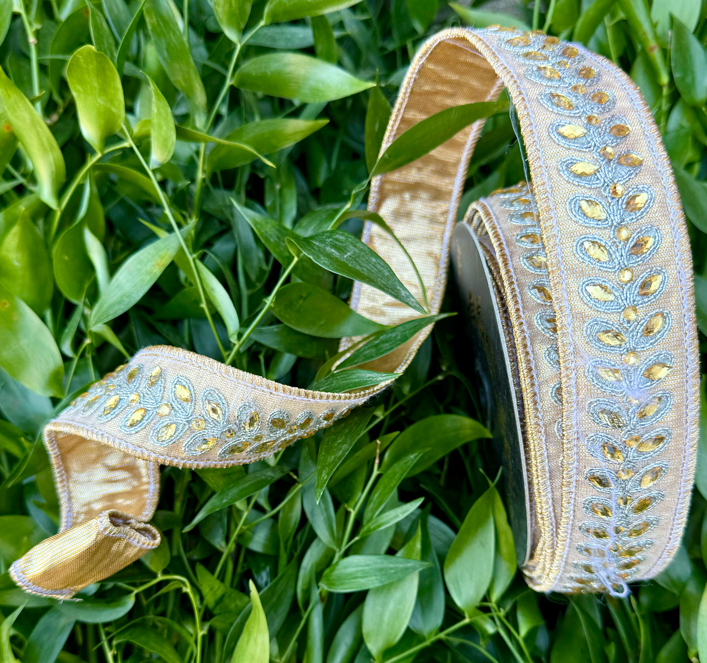 JME heavy wired ribbon. Metallic gold with Jeweled leaf band. 1.5“ x 10 yards.