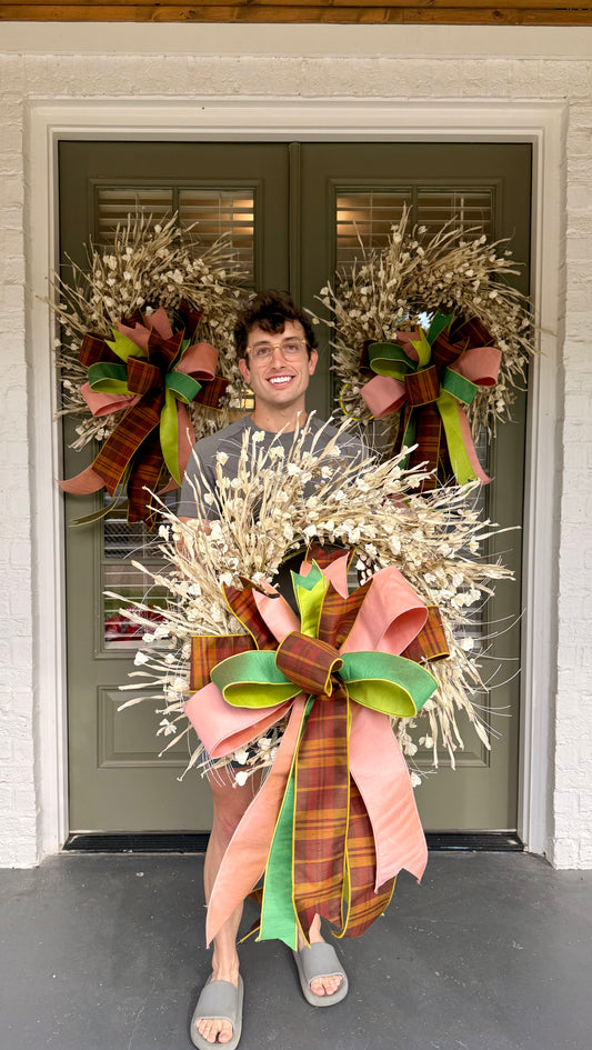 Faux paper mixed grass wreath. Paired with a JME bow. Perfect for fall and Thanksgiving! About 24 inches.