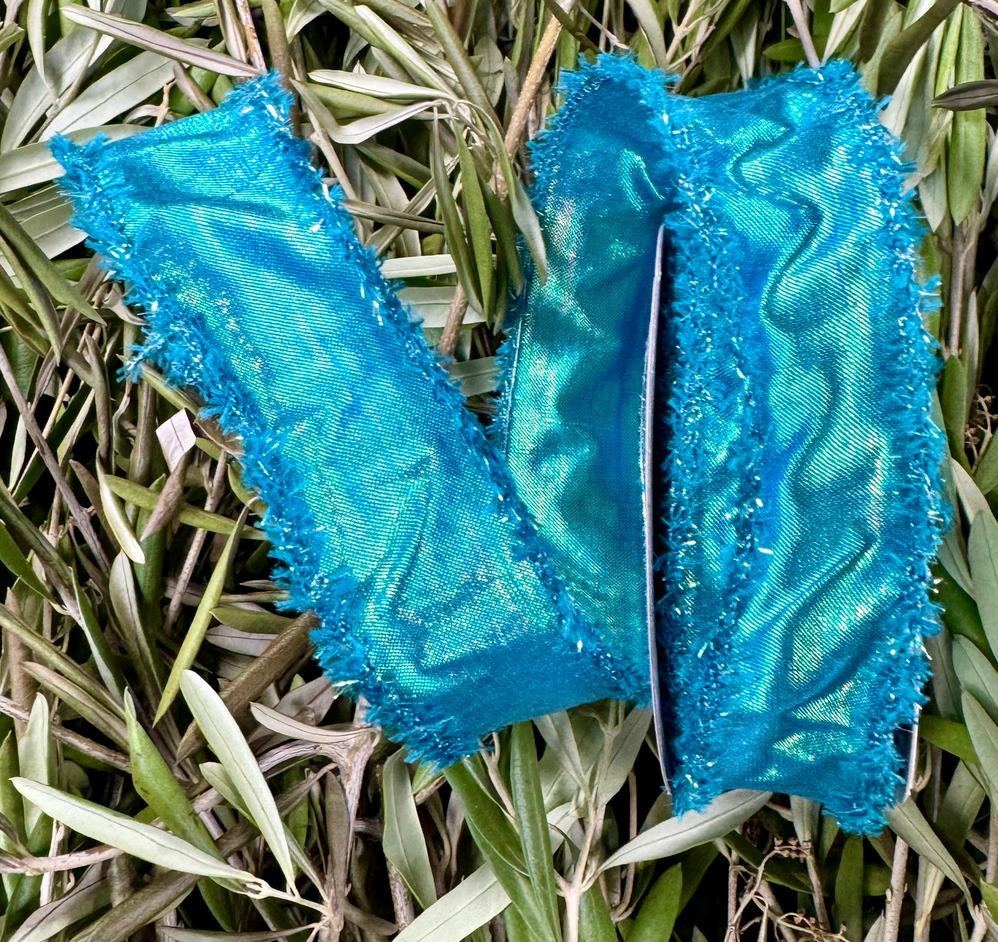 Metallic Teal with Gold Thread Interwoven and a chenille edge
1.5" x 10yd.