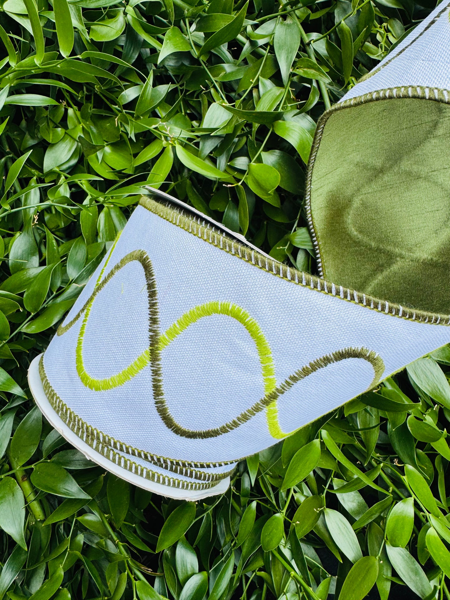 JME heavy wired ribbon. GREEN Embroidered Double Helix on White Linen 4"x 10YDS
