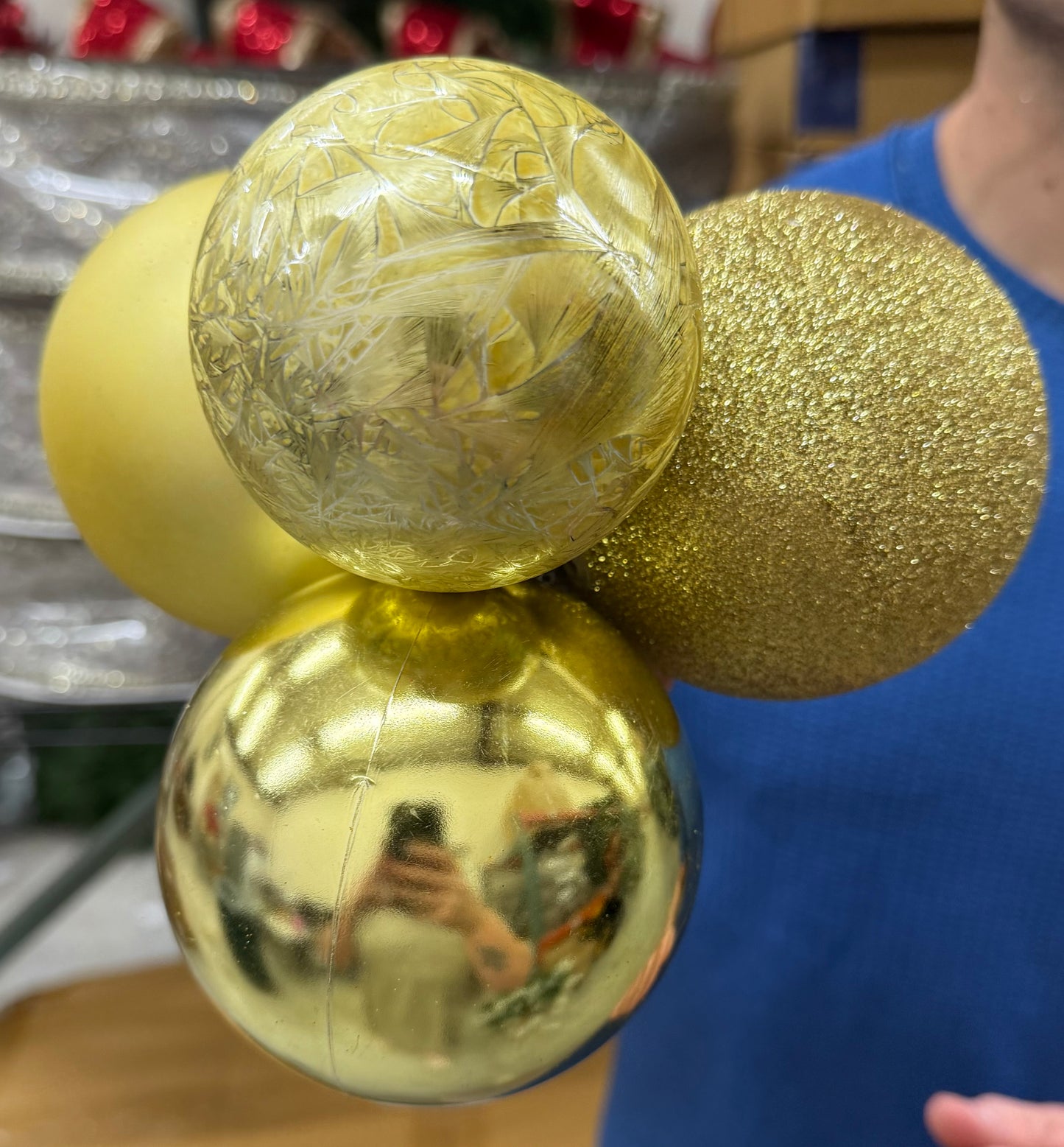 Gold pre wired cluster of ornaments