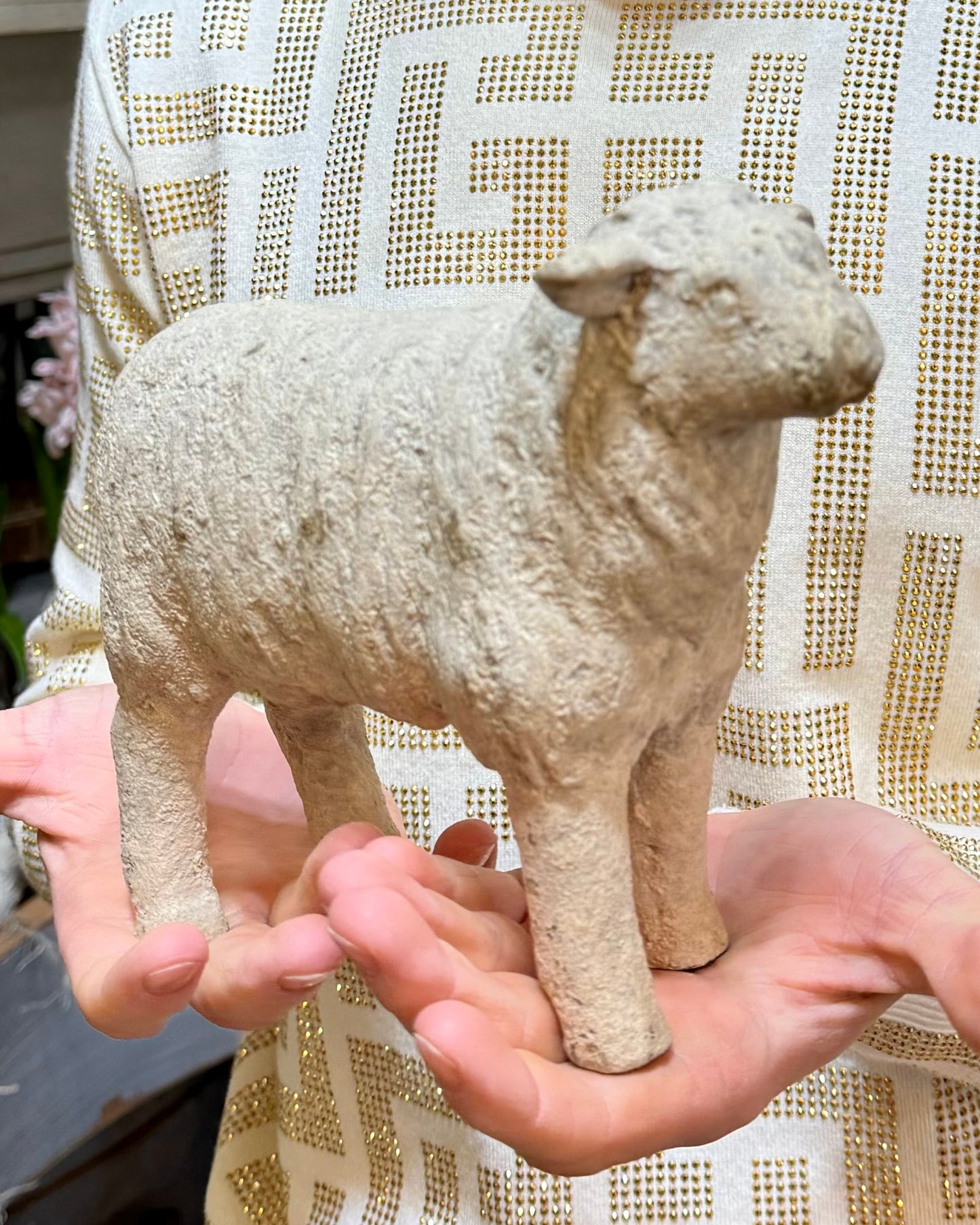 Sheep looking straight forward with an aged finish. Stone/resin