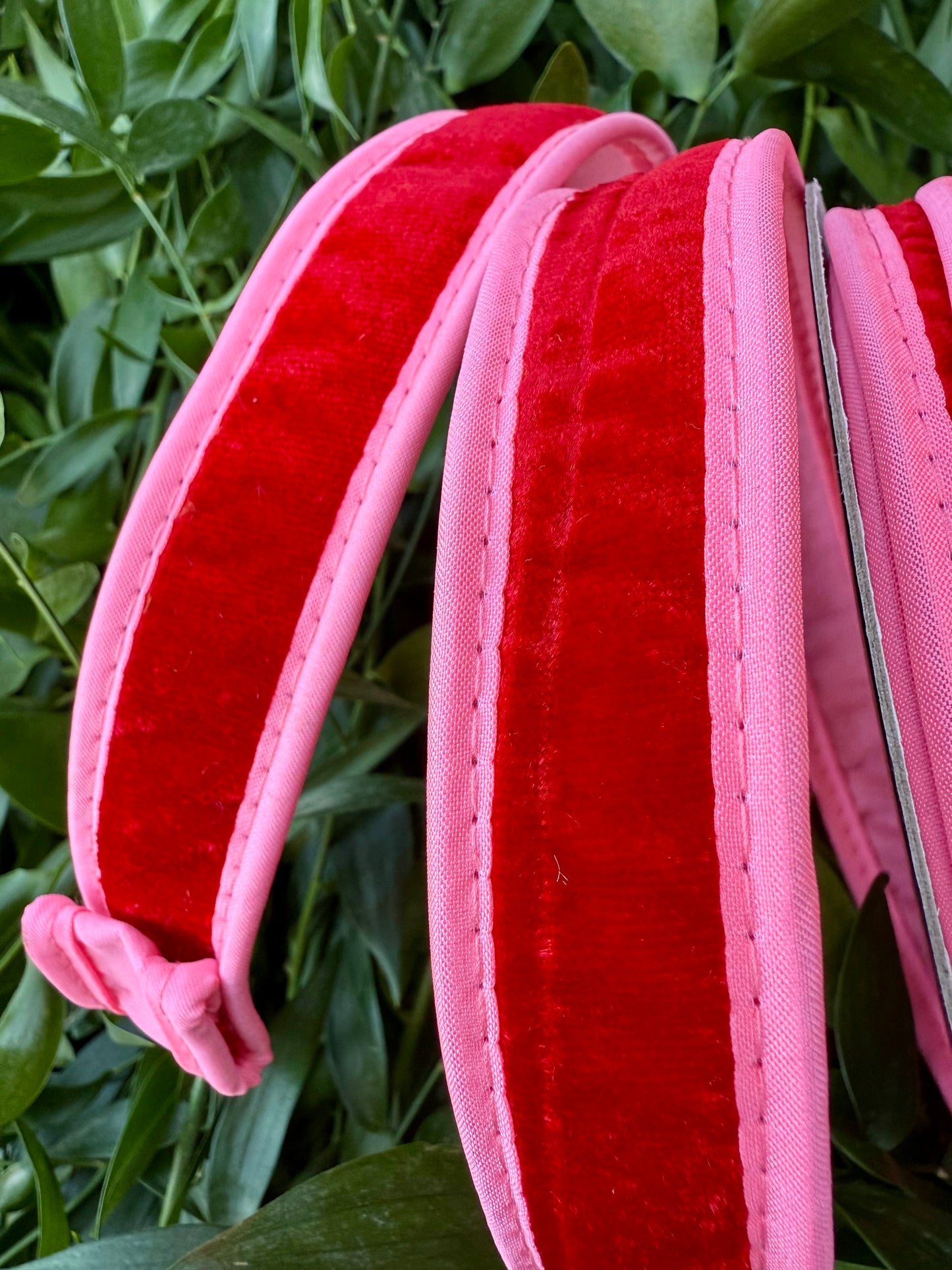 JME heavy wire ribbon. Red velvet back with hot pink taffeta and piped in hot pink. 1” x 10 yard yards.