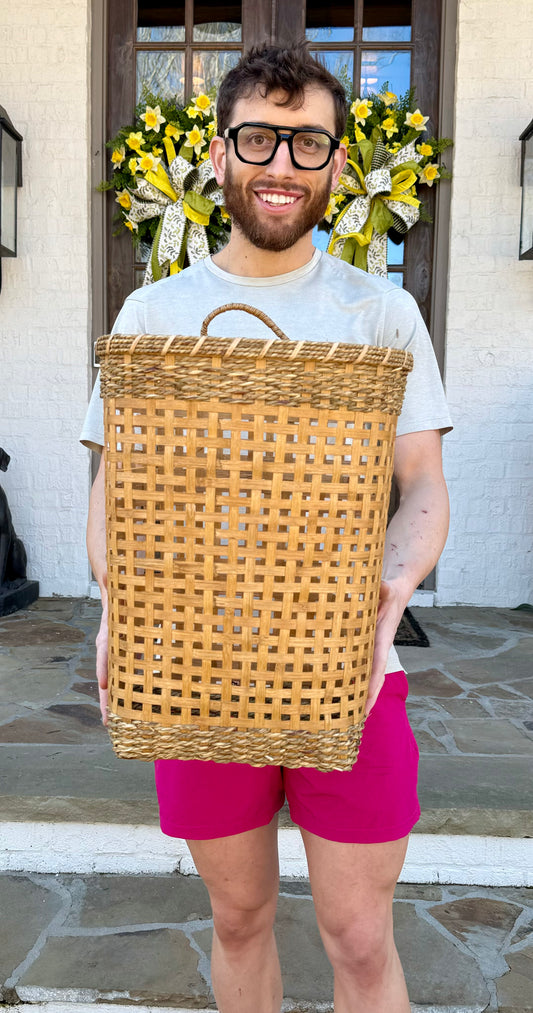 17 inch door/wall basket with detailed top and bottom.