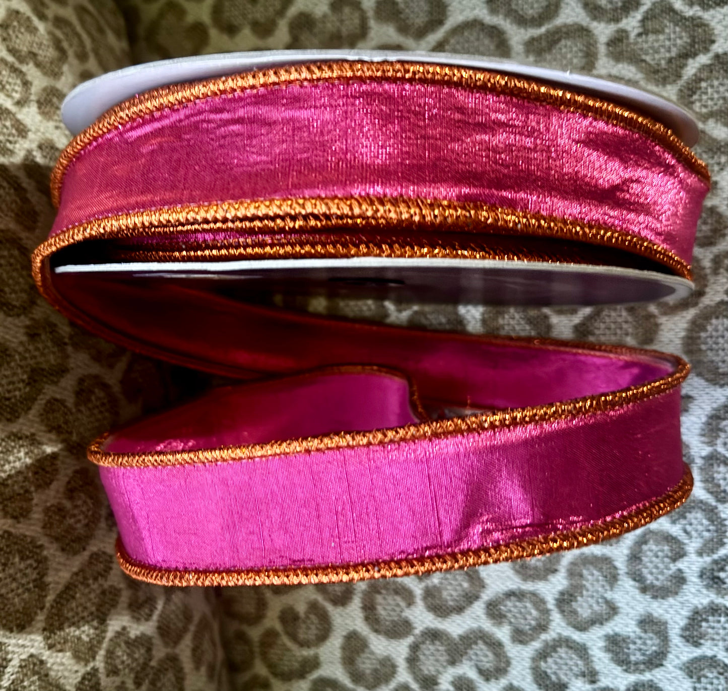 Hot pink metallic with orange piping wired Ribbon
1.5" x 10yd.