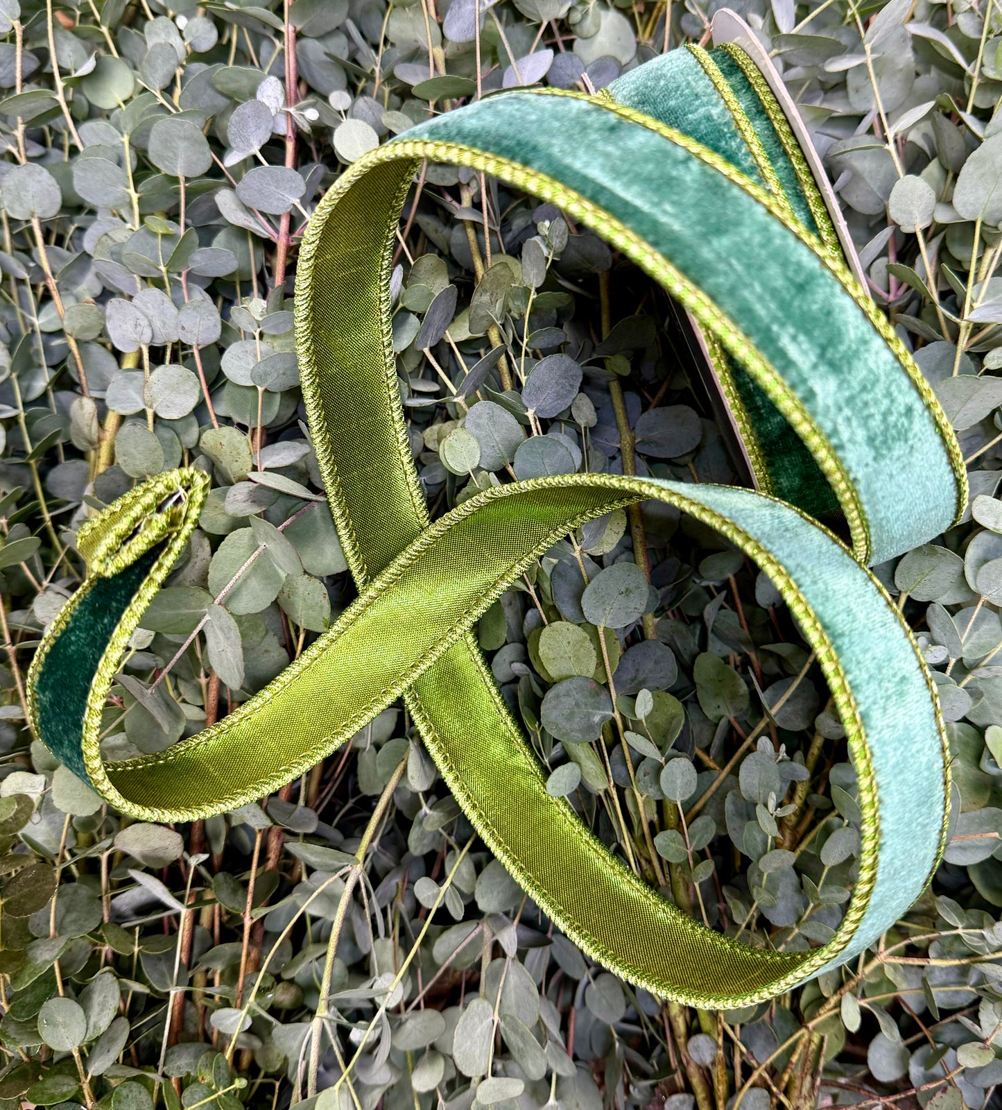 JME heavy wired ribbon. Green velvet with apple green metallic backing. 1“ x 10 yards.