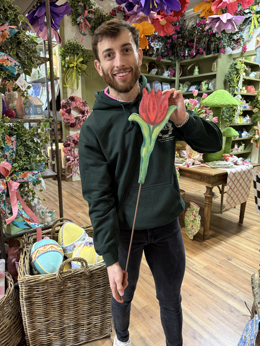 Metal RED TULIP. Comes with a hook and removable stake. Perfect for the yard, a planter, a wreath or to display. Indoor/Outdoor use. Tulip size: 14 inches