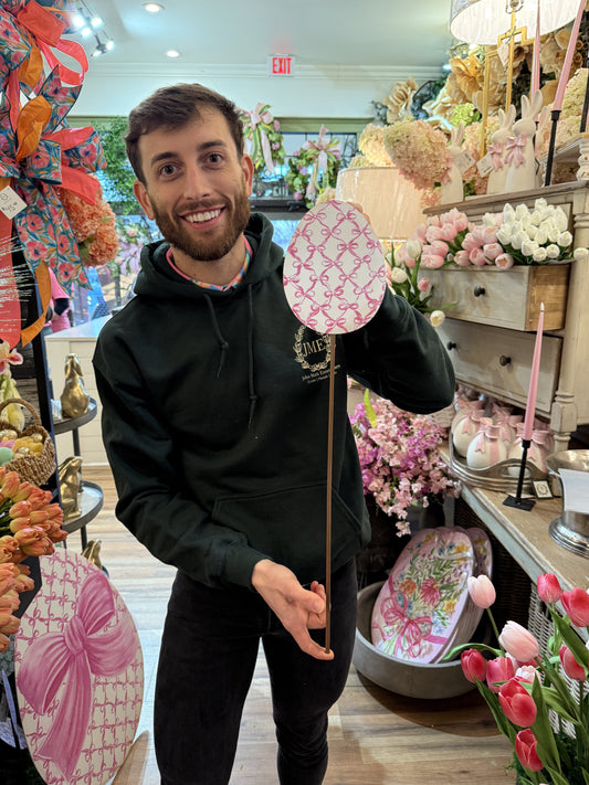 Metal EGG with PINK bows. Comes with a hook and removable stake. Perfect for the yard, a planter, a wreath or to display. Indoor/Outdoor use. Egg size: 7 inches