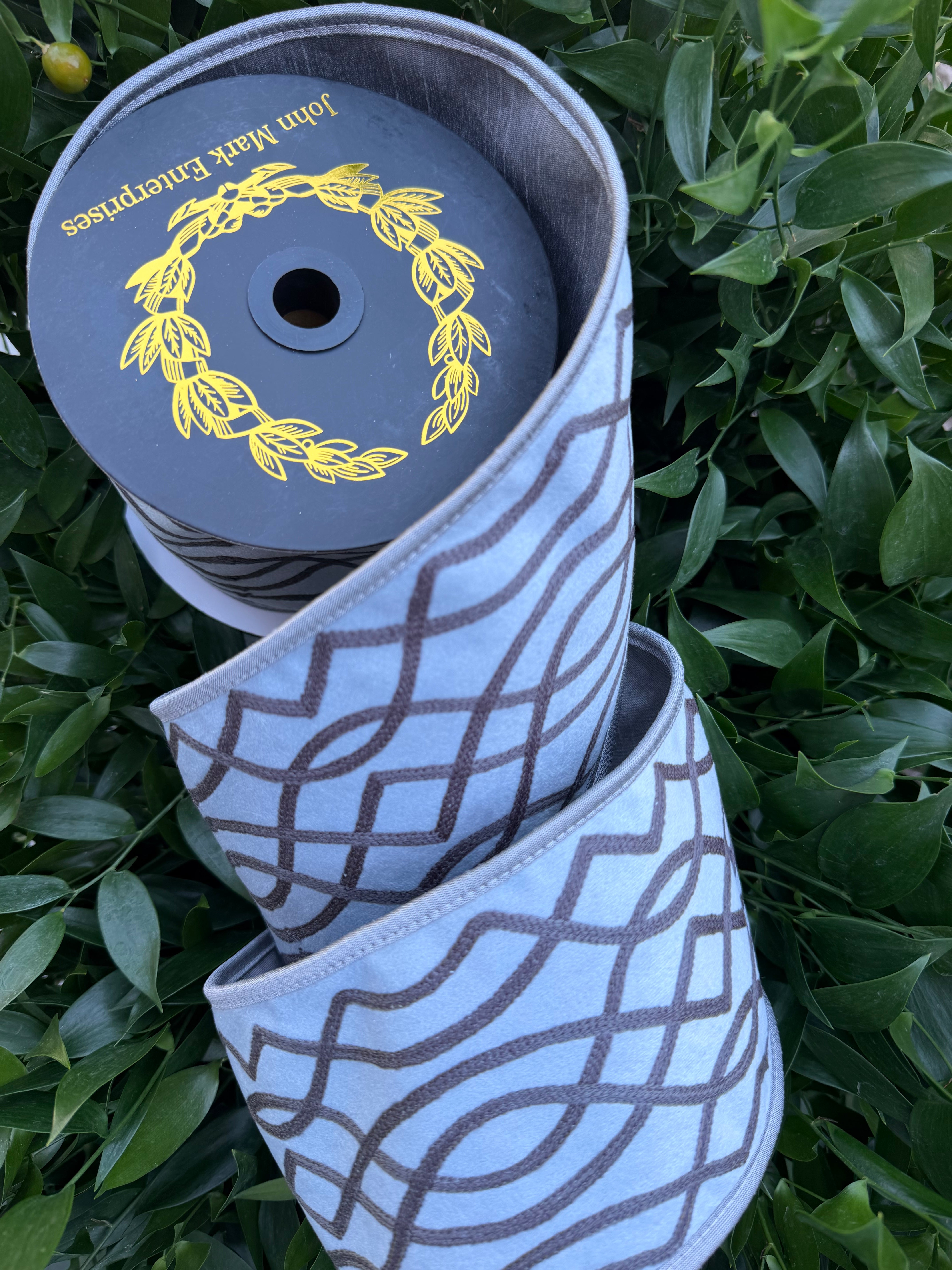 GEO LOOPED EMBR/DUPION FUSED/PIPING 4