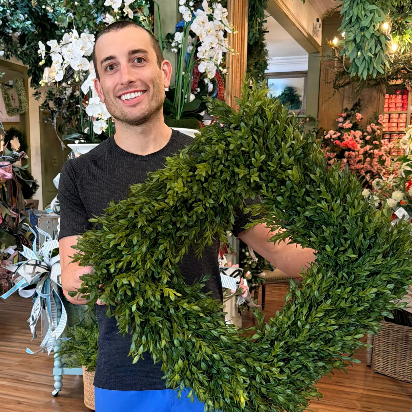 Tea Leaf Square Wreath Green 18"
